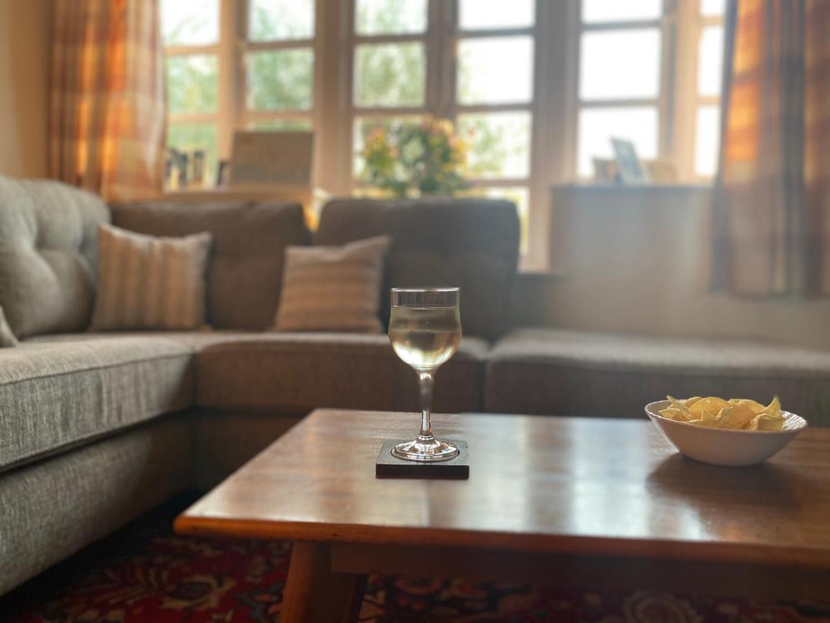 Relaxing Townhouse In The Heart Of Bridport 빌라 외부 사진